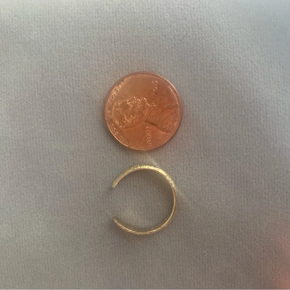 10K Gold Toe Ring Band | Textured Diamond Cut Design | Real Gold Minimalist - Picture 5 of 7